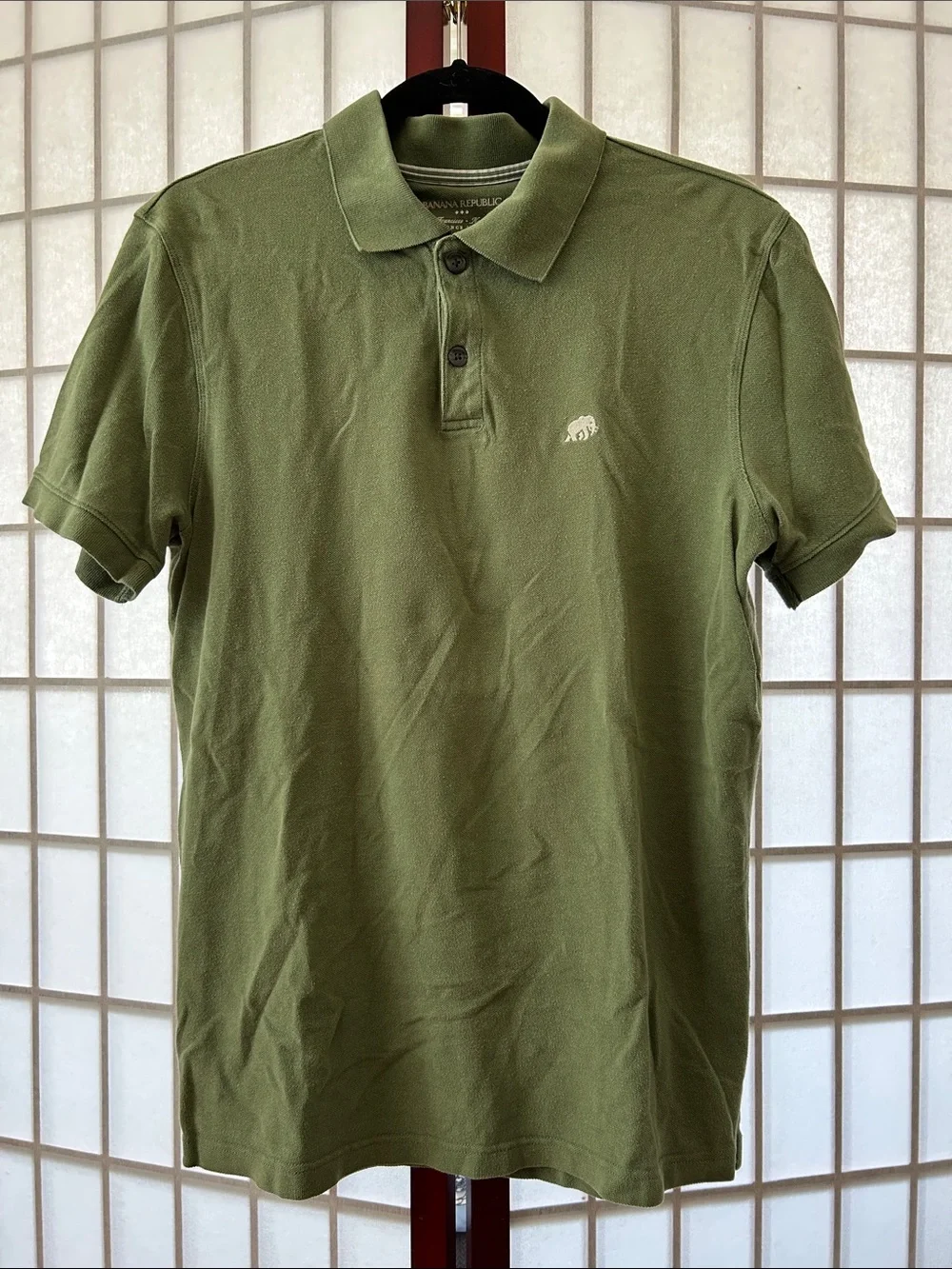 Banana Republic Olive green short-sleeved polo shirt. Men's size M.